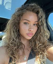 Lola Wood's Instagram, Twitter & Facebook