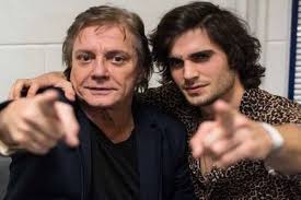 Vígszínház original cast · album · 2016 · 13 songs. Fabio Jr Posta Foto Antiga E Fas Ficam Chocados Com Semelhanca De Fiuk