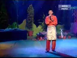 Penyanyi dan komposer terkenal, profesor madya khairil johari johar amat popular dengan lagu sepasang kurung biru. Retro Khairil Johari Johar Sepasang Kurung Biru Youtube