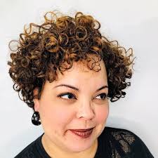 Choosing the right curly hairstyles for round faces can be overwhelmed, but with a little effort, any woman can easily look her best. 15 Chubby Face Short Wavy Hairstyles Hairstyles