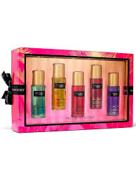 Coffret Cadeau Brume Parfumee Victoria S Secret Fantasies Victoria S Secret Bellezza Dei Capelli Bottiglia Profumo Bellezza Güzelliğin sırrını tutkuyla fısıldayan victoria's secret, hep daha fazlasını isteyen kadınların hayallerine, farklı esansları taşıyan kokularıyla dokunuyor. victoria s secret