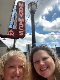 Happy Sunday Funday! 🙌😁 Curious about the wait time at Mary Mac's? Here's  some helpful info to enhance your dining experience with us: For groups of  15 or fewer, you can join