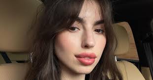 10 Fall 2022 Hair Trends From Blunt Cuts To Easy Styles