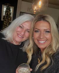 Meredith Santos (@realtormeredithsantos) • Instagram photos and videos