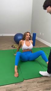 @stretchingshows video Tweet