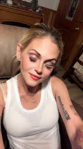 Michelle Stowell's Instagram, Twitter & Facebook