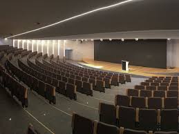 As visitas percorrem o interior deste edifício marcante, e são guiadas por conhecedores da história do palácio de cristal. Super Bock Arena Super Bock Arena Pavilhao Rosa Mota
