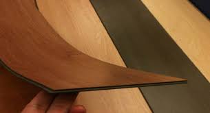 Triplek atau kayu lapis/plywood adalah sejenis material papan pabrikan yang tentunya sudah tidak asing di telinga. Kenali 9 Jenis Pelapis Kayu Untuk Tampilan Kayu Idaman