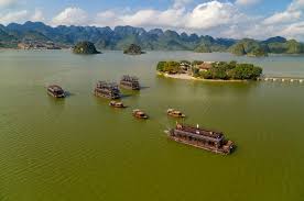 Liệu rằng chùa tam chúc nằm tại tỉnh hà nam việt nam có phải ngôi chùa lớn nhất thế giới ? Ha Nam Chua Tam Chuc Ba Sao Kim Báº£ng Thuá»· Ä'inh Tam Tháº¿ VÆ°á»n Kinh