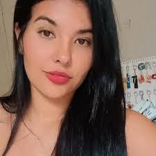 Jennifer Lash's Instagram, Twitter & Facebook