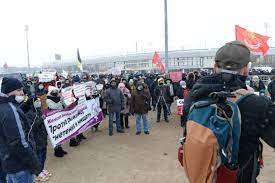 Согласованный митинг «против задержаний и репрессий и изменения выборного законодательства в госдуму» прошел в центре казани на площади тысячелетия. Posle Soglasovannogo Mitinga V Kazani Zaderzhali 9 Chelovek