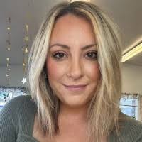 90+ perfiles de «Kucera»