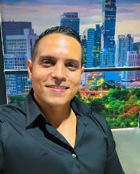 Lo llaman suerte, yo le digo “trabajo duro, constancia, disciplina” la  suerte no tiene nada que ver, si a mi me llega la suerte que me coja  trabajando, porque no pienso dejarle