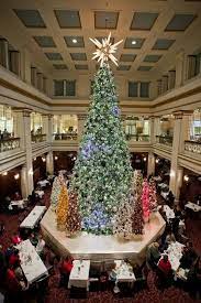 Christmas Tree At Marshall Fields Walnut Room In Chicago With Shoppers All Around The Tree Enjoying Their Me Chicago Christmas Chicago Holiday Christmas Lights