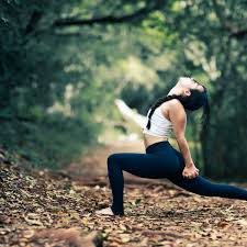 Progresser dans la pratique du yoga. Etirement Du Psoas 3 Exercices Pour Soulager Les Douleurs Femme Actuelle Le Mag