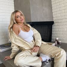 Corinna Kopf Style Clothes Outfits And Fashion Celebmafia Clothing styles are as varied as there are people and purposes.