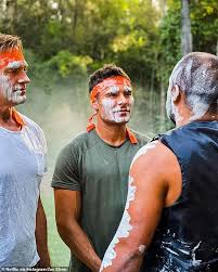 I checked in with my staff for a minute, put my things down and headed over to alicia's hut for a meeting with the producers. Zac Efron Films Down To Earth Alongside Girlfriend Vanessa Valladares In Sydney Oltnews