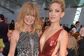If there's anyone that can pull off mommy and me looks past age 5, it's goldie hawn and kate hudson. Kate Hudson And Goldie Hawn Bring Mother Daughter Glamour To London Popsugar Celebrity Uk