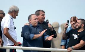 Achamos melhor colocar alguém mais técnico, mais voltado para a saúde em si. Bolsonaro Usa Pazuello Mas Mira No Guarda Da Esquina Blog Do Octavio Guedes G1