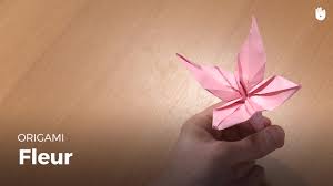 Les fleurs en papier sont simples à réaliser et demandent peu de matériel. Faire Une Fleur En Papier Origami Youtube