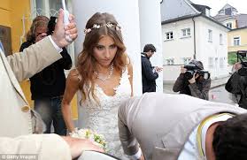 Mats julian hummels's girlfriend, wife, and partner details are discussed here. Mats Hummels Marries Cathy Fischer Future Man United Wag Looks Stunning In Wedding Photos Fanatix