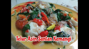 Pecahkan 1 butir telur asin di atas selembar daun pisang. Telur Asin Santan Kemangi Youtube