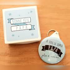 Boite Cadeau Personnalisable Bonne Fete Papa Je Suis Le Super Papa Souhaitez une bonne fête des pères à votre papa grâce à notre sélection de cartes virtuelles. boite cadeau personnalisable bonne fete papa je suis le super papa