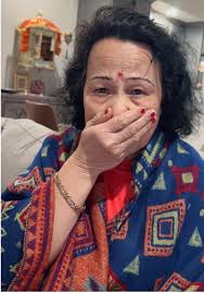 Crousant🥐 makes maa happy @manoramasingh362 #nepalimombelike #thomis...