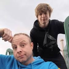 Julie Mescher's Instagram, Twitter & Facebook