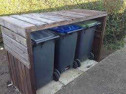 Here In Canterbury We Have Three Wheelie Bins One For Refuse One For Recycling And One For Green G Cacher Les Poubelles Abris Poubelle Meuble Jardin Palette