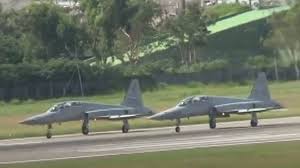 F5戰機又墜 37年掉34架 民視新聞, 快新聞 空軍f 5e戰機台東外海執行訓練墜機 駕駛跳傘逃生後獲救 民視新聞, 最新畫面曝光 空軍f 5e戰機台東外海執行訓練墜機 駕駛尋獲時ohca送醫急救 民視新聞, 台東f 5e戰機墜海 飛行員跳傘逃生不幸殉職 民視台語新聞, 快新聞 f 5e戰機墜毀飛官殉職 蔡英文哀悼要求國. 0aumlkxz9ksgvm