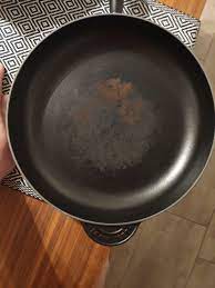 Kein anderes material brät so kross! Le Creuset Pfanne Braune Flecken Grillforum Und Bbq Www Grillsportverein De