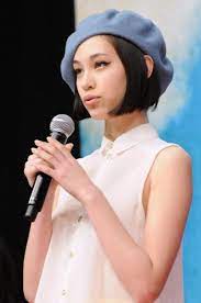 Version) is the younger sister of gian. Blue Beret White Collared Shirt So Cute Kiko Mizuhara Style Kiko Mizuhara Beret