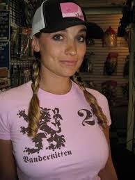 Liz Hatch's Instagram, Twitter & Facebook