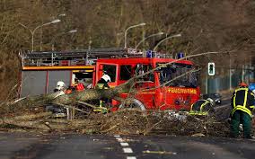 2.606 morts en france, 520 en allemagne selon les derniers décomptes publiés dans la journée de lundi. Tempete Au Nord De L Europe Au Moins Neuf Morts L Allemagne En Alerte Le Parisien