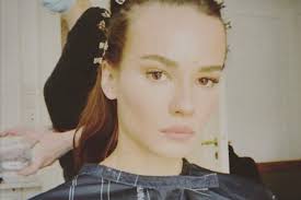 Its final single, sold out, with natalia szroeder, was released on 12 february. Natalia Szroeder W Blond Wlosach Jest Moc Fryzjer Gwiazd Zrobil Jej Szybka Metamorfoze W Rudym Tez Jej Do Twarzy