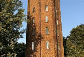 Da wir derzeit selbst in der gegend bauen, ist der voraussichtliche umzugstermin november 21 noch flexibel. Fynn Kliemann Kauft Uber Ebay Einen Wasserturm