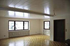 Du möchtest deine holzdecke weiß streichen? Frage An Maler Und Anstreicher Wie Kann Ich Diese Holzdecke Weiss Machen Lackieren Spritzen Anstreichen