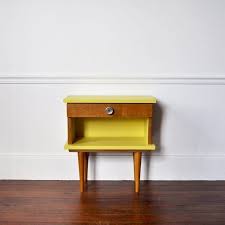 diy 10 idees pour customiser un meuble en bois customiser meuble table de chevet vintage chevet vintage