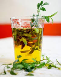 La tradición promete salud y prosperidad, y además es una forma de honrar a la madre tierra. Por Que Hay Que Tomar Cana Con Ruda El 1 De Agosto Telesol Diario Noticias De San Juan Y Argentina