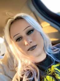 Wanna give a shoutout to GRUMPY AKA Sandra Pearson my Beautiful sister for  all her hard work helping today😩 Hard work sucks but sometimes we have to  do it! But I thank