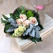 Flowers by jane, is a located in the heart of brisbane city. Hessian Wrapped Bunch Of Flowers How To Wrap Flowers Hessian Flowers Bunch Of Flowers