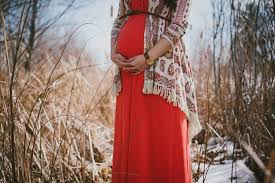 Some Of The Most Beautiful Maternity Photos I Ve Ever Seen Love The Maxi Dress With The Drapey Cardigan Gorgeous O Maternity Dresses For Photoshoot Maternity Photography Winter Maternity Photos