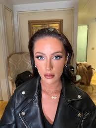 Lesley Bray's Instagram, Twitter & Facebook