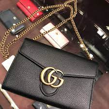 歐洲連線11 11 11 20 常駐每週採購 on instagram fys 歐洲代購就是要給你們最好的價錢 gucci超實用的牛皮金鍊woc 空間大 有卡夾 裝得下iphone plus 手拿 肩背兼皮夾 台灣快五萬我們只要3xxxx 圖片往左滑看包包內裏