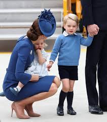 You know anne hathaway as an anne and adam welcomed their first child, jonathan rosebanks shulman, into the world on march 24, 2016. Anne Hathaway Kneels To Talk To Her Son Like Kate Middleton Popsugar Family