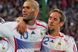 Mais pas en matière de conduite de balle. Delapan Tahun Sebelum Brasil Dibantai Zidane Menanduk Materazzi