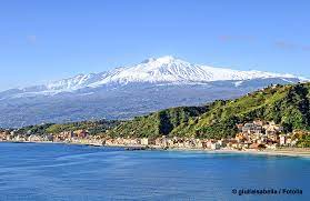 Discover the most active volcano in europe with our daily excursions on mount etna.choose between the best mount etna tours for families with kids like the mount etna jeep tour including a hike on the craters and a lava cave visit or the exciting excursions with the mount etna cable car to explore the active main craters. Atna Tour Auf Sizilien Sicilia Ferien De