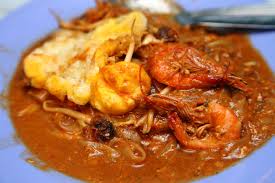 Perhaps the secret is the skill of the chef, a charcoal fire, or a special ingredient like duck eggs or homemade sambal ! Sg Dua Char Koay Teow Butterworth Penang