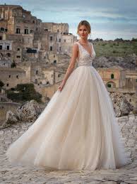 Scopri la collezione sposa pronovias. La Nuova Collezione Sposa Nicole E Una Lettera D Amore All Italia